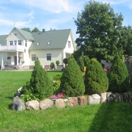 Kalbuse House, hotel em Treimani