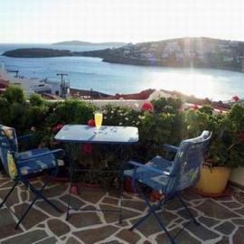 Meltemi: Batsi şehrinde bir otel