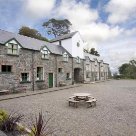 Ardnagashel Estate Holiday Homes, hotel u gradu Glengarif