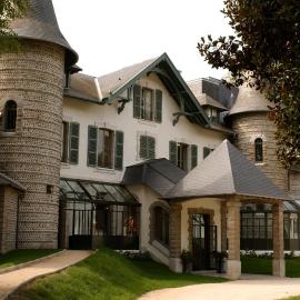 Viesnīca Hôtel Villa Navarre pilsētā Po