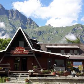 Nei et Soleil, hotel u gradu Usseglio