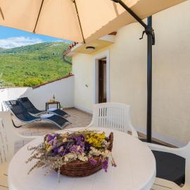 Apartment Qualich, hotel in Plomin