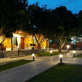 Green Mango Resort, hotel u gradu Nong Prue