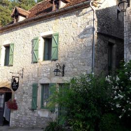 Appartements - Charme, jardin et vue imprenable en plein coeur de St-Cirq, hotel in Saint-Cirq-Lapopie