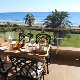 Viesnīca GAVA 2 BEACHFRONT PENTHOUSE pilsētā Gava