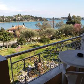 Athineos Apartments, Hotel in Kommeno