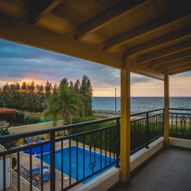 Beachfront Villa Thomas 5, hotel a Argaka