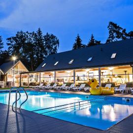 Holiday Park & Resort Pobierowo - całodniowe animacje i podgrzewany basen w cenie, hotel in Pobierowo