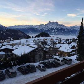Apartment Leysin - Swiss Alps - Fully Renovated !، فندق في ليسين