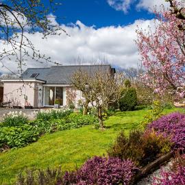 Ty'r Afon - River Cottage, hotelli kohteessa Bala