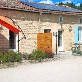 LOCATIONS RIVES DE SEUGNE - Claveau, hotel v destinácii Jonzac