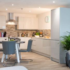 Cotels 7Zero1 Aparthotel - Unique Apartment building with friendly Reception - Sky Movies & Sports - Fitness Equipment in Apt - Pet Friendly - Private Garden Area