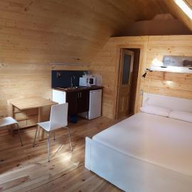 Camping Pico De La Miel, hotel di La Cabrera