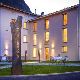 Agriturismo Coltiviamo Sogni Berry & Wine B&B, hotell i Campascio