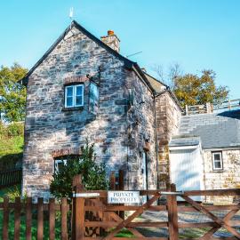 Aqueduct Cottage, hotel u gradu 'Llanover'