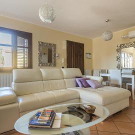 Anaelehouserooms LTB, hotel en Arborea