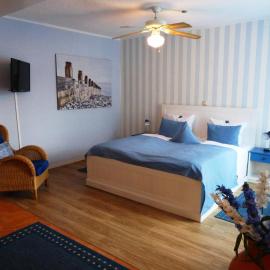 Vogel Hotel & Appartements, hotel v mestu Warnemünde