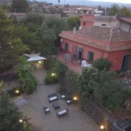 B&B Villa Lidia with parking and jacuzzi, hotel sa Acireale
