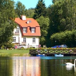 Dwór Pomorski, hotel Barwicében