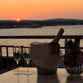 Sunset Deluxe Villa, hotell sihtkohas Vir