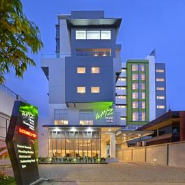 Whiz Prime Hotel Basuki Rahmat Malang, hotel i Malang