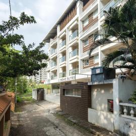 D Homz Suites, hotel i Kochi