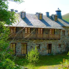 El Rincón del Cuco, hotel v mestu Tejedo de Ancares