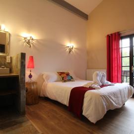 Etxe goxoan chambres d'hôtes avec cuisine été équipée commune et jaccuzi, hotel u gradu Itsasu