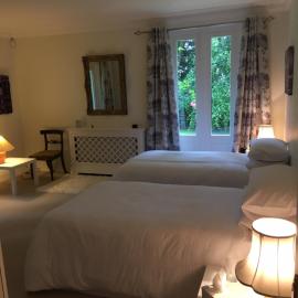 Gweebarra, hotel u gradu 'Holywood'