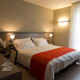 Zara Rooms & Suites, ξενοδοχείο σε Suzzara