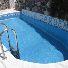 Villa Garden, hotel u Firi