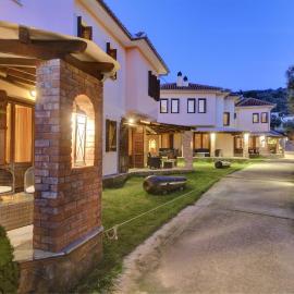 Symmetron Suites, hotel in Kalamos
