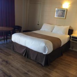 Siesta Motel، فندق في Olds