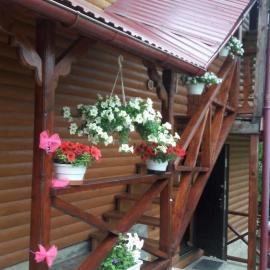 Pid Playem, hotel i Volovets