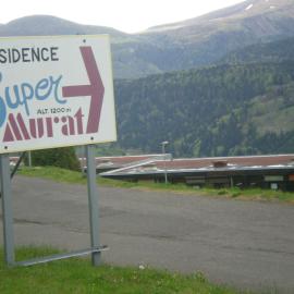 DUPLEX 4 pers super murat 1200 m alt prox mont dore bourboule sancy, hotel in Murat-le-Quaire
