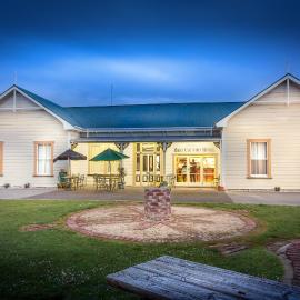 Karamea Hotel، فندق في Karamea