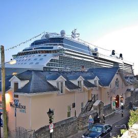 WatersEdge Hotel, hotelli kohteessa Cobh