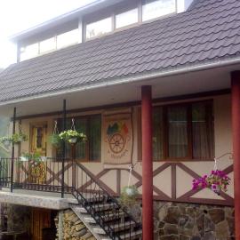 Villa U Tsymbora, hotel in Sinyak