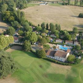 Le Domaine du Cèdre، فندق في Rivières
