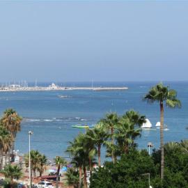 Luxury beachfront apartment in Benalmadena Costa, hotel in Benalmádena