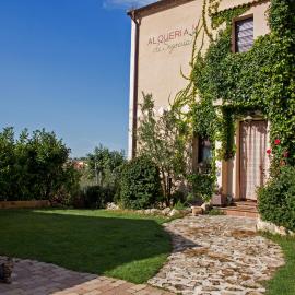 Casa Rural Alquería de Segovia, хотел в Tizneros