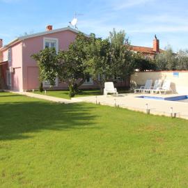 Vacation house "Viola", hotel a Fažana