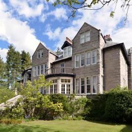 Lys-Na-Greyne Country House, hotel din Aboyne