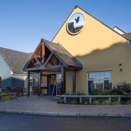 The Raven’s Cliff Lodge by Marston's Inns, hotell sihtkohas Motherwell