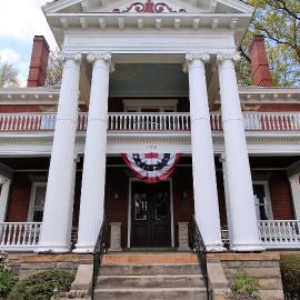 South Broadway Manor B&B - Near Fallingwater, Ohiopyle State Park, Hiking & Biking trails GAP, hotel in Scottdale