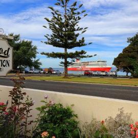Birchwood on the River - Devonport, Tasmania - Self-Contained and Self-Catering Accommodation، فندق في ديفونبورت
