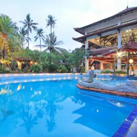Puri Naga Beachfront Cottages, hotel in Legian