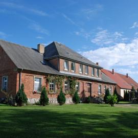 Ferienwohnungen im Gutshaus Gnies: Gnies şehrinde bir otel
