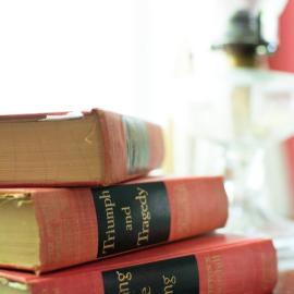 Sir Edgar House B&B، فندق في داوفين
