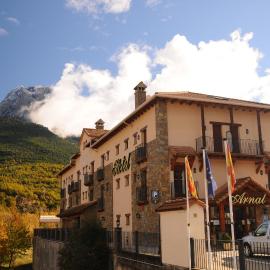 Hotel Arnal, hótel í Escalona